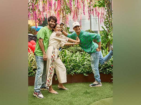 Ishaan Khatter with Shahid Kapoor, Mira Rajput Kapoor (Image source: Instagram)