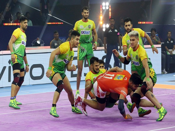Patna Pirates in action against Gujarat Giants (Photo: PKL)