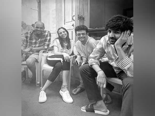 Kartik Aaryan shares glimpse of 'in between takes' from 'Satyaprem Ki Katha' (Image Source: Instagram)