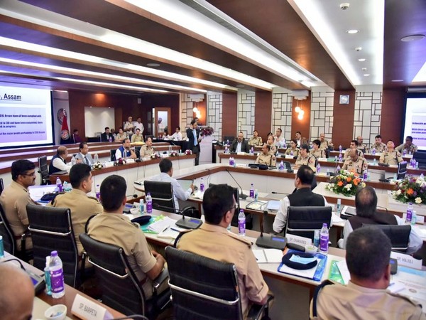 Himanta Biswa Sarma chairs meet with Assam's DC-SP (Photo: Twiiter/@himantabiswa)