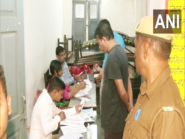 Visual from Guru Nanak Girls Inter College polling booth for Gola Gokarannath by-elections (Photo:ANI)