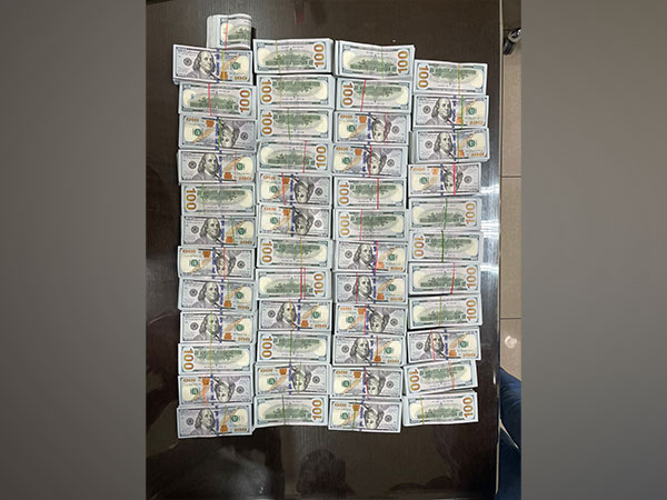 Visual of the cash recovery made at Mumbai Airport (Photo/ANI)