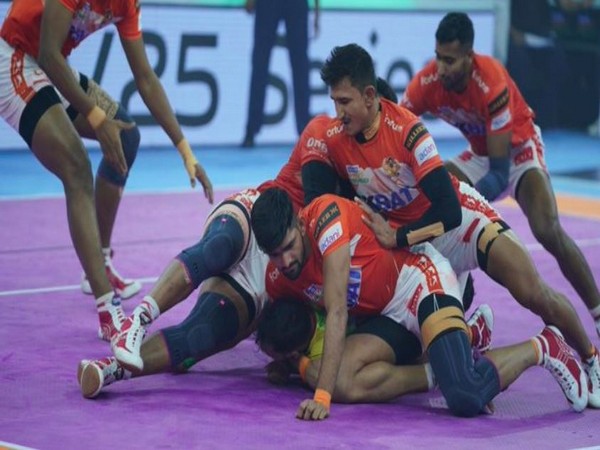 Gujarat Giants players in action (Photo: Gujarat Giants/ Twitter)