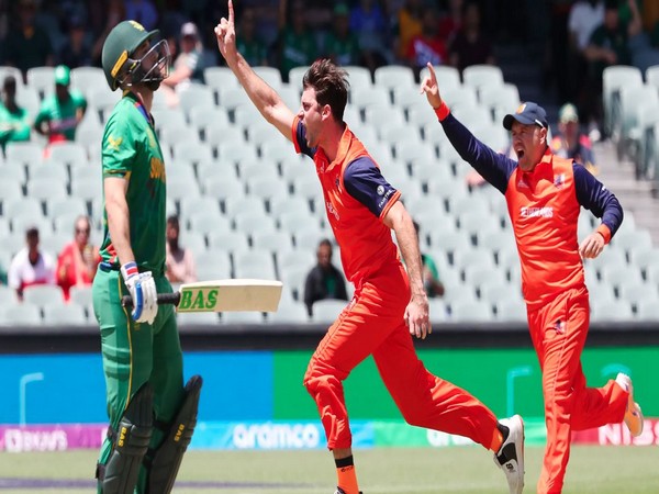 South Africa and Netherlands players in action (Photo: ICC)