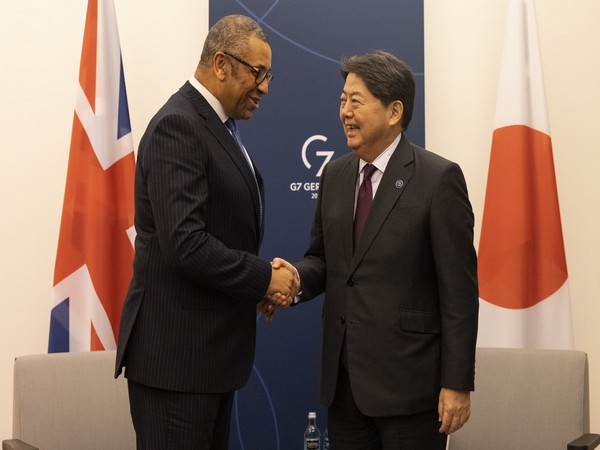 UK Foreign Minister James Cleverly and Japnese Yoshimasa Hayashi