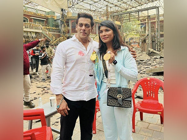 Salman Khan with boxer Nikhat Zareen (Image Source: Twitter)