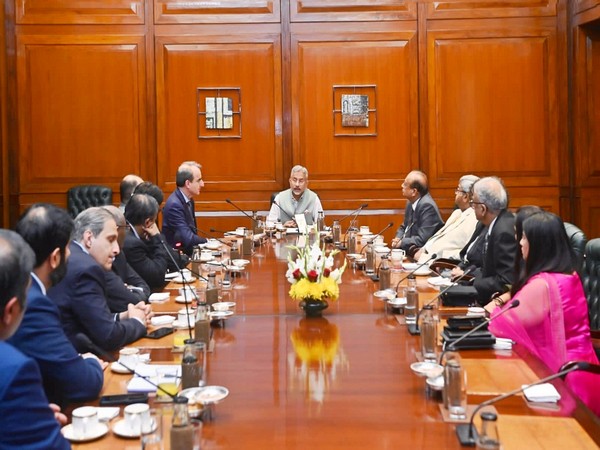 EAM S Jaishnakar with the delegation of the American Jewish Committee and the Indian Diaspora. (Photo Credit - Twitter/S Jaishankar)