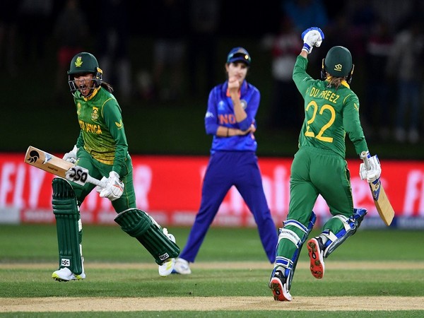 Indian and South Africa teams in action (Photo: (Photo/ ICC Cricket World Cup/ Twitter)