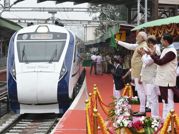 Prime Minister Narendra Modi flags off Vande Bharat train in Bengaluru (Source: PM Modi's Twitter handle) 