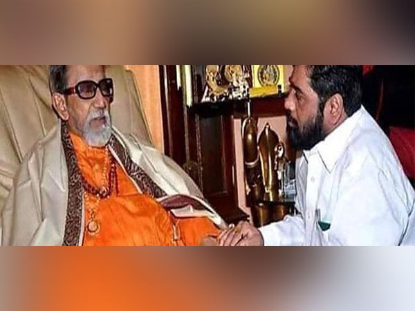 Maharashtra CM Eknath Shinde with Balasaheb Thackeray (File Photo/Shinde's twitter handle)