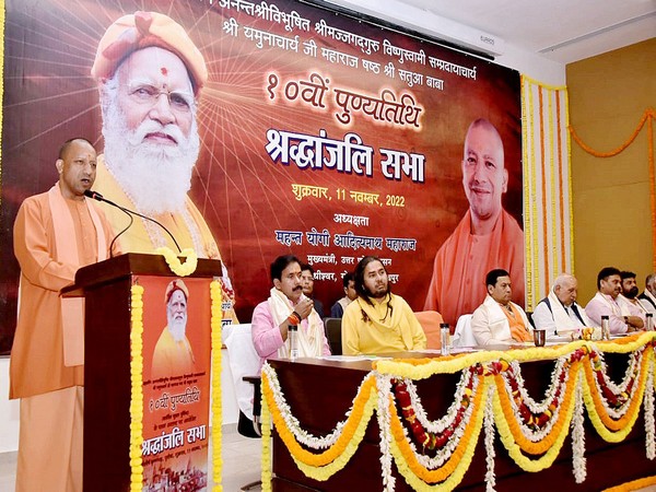 CM Yogi and other digniteries at the ceremony (Source: Official twitter handle of CM Yogi)