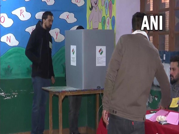 Visuals from polling booth (photo/ANI)