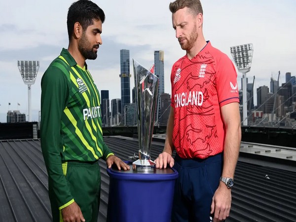 Babar Azam and Jos Buttler with T20 WC trophy (Photo: ICC Twitter)