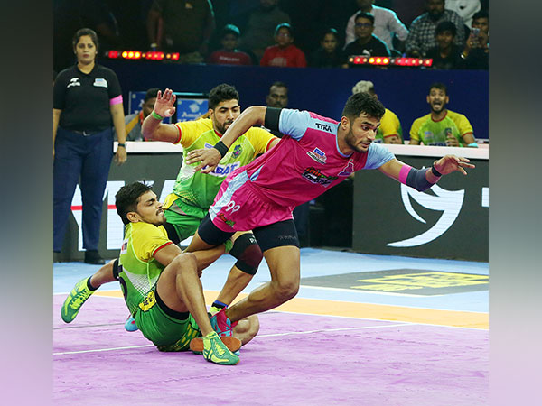 Patna Pirates in action against Jaipur Pink Panthers(Photo: PKL)