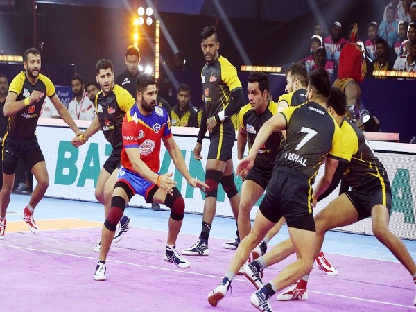 UP Yoddhas players in action (Photo: PKL)