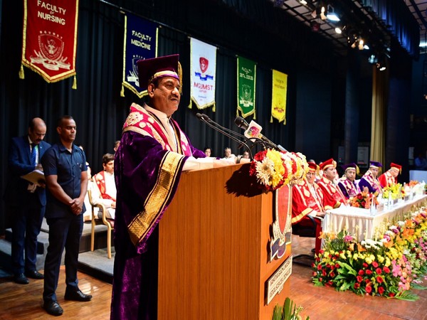 Om Birla addressing students during the Convocation of Mahatma Gandhi University of Medical Sciences and Technology, Jaipur (Photo: Om Birla/Twitter)
