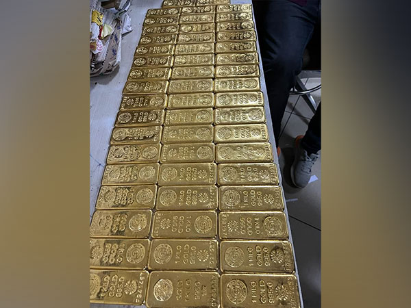 Gold seized by Mumbai Airport Customs