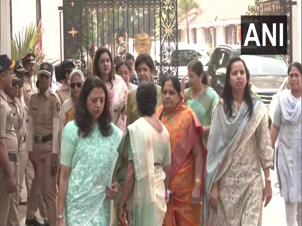 Women delegation meets Maharashtra Governor (Photo:ANI)