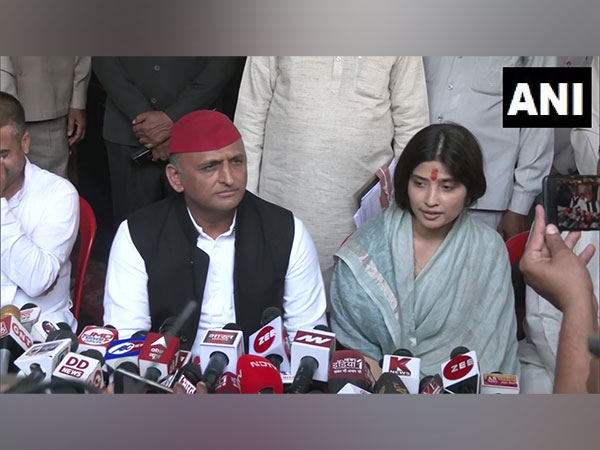 Samajwadi chief Mulayam Singh Yadav and his wife Dimple Yadav (Photo/ANI)