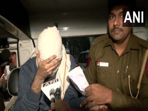 Aftab Poonawalla being taken out of Mehrauli police station (Photo/ANI)