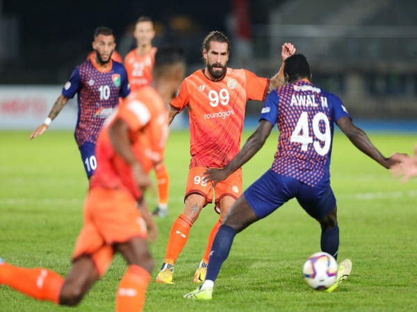RoundGlass Punjab and Sreenidi Deccan players in action (Photo: I-League)