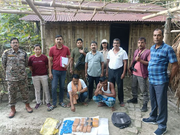 Arrested drug peddlers with Assam Police (Photo/ANI)