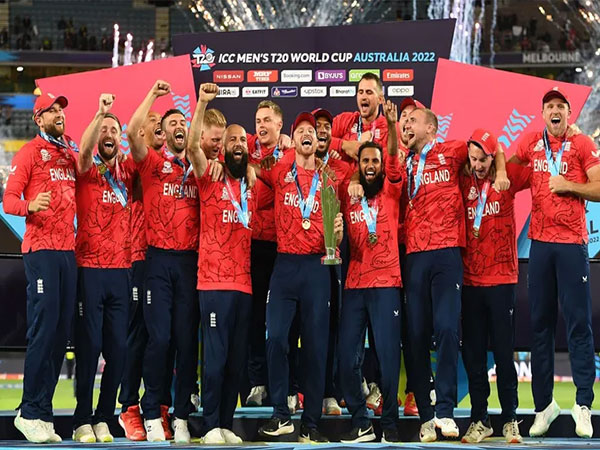 England with the ICC T20 World Cup trophy. (Photo- ICC)