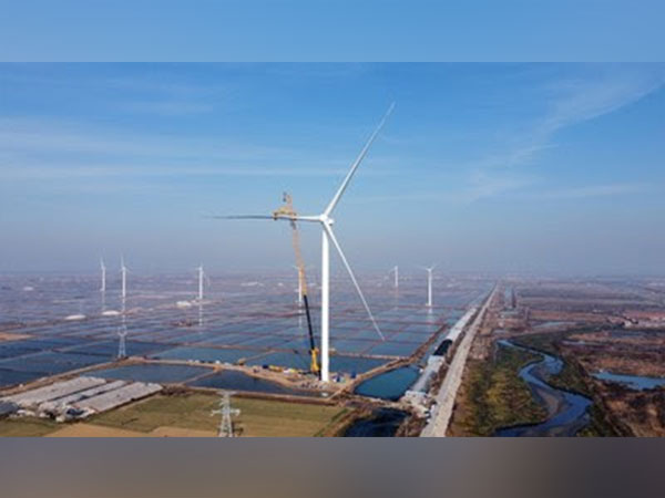 XCA 2600, World's Strongest All-Terrain Crane Developed by XCMG, sets new wind power hoisting record