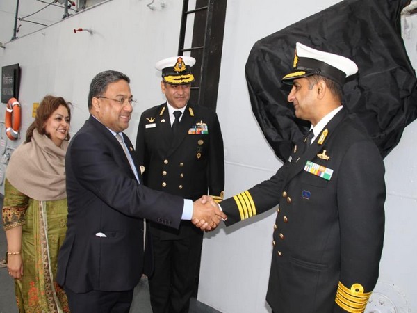 Indian Envoy to Japan visits INS Shivalik in Japan's Yokosuka (Image Credit: twitter/@IndianEmbTokyo)