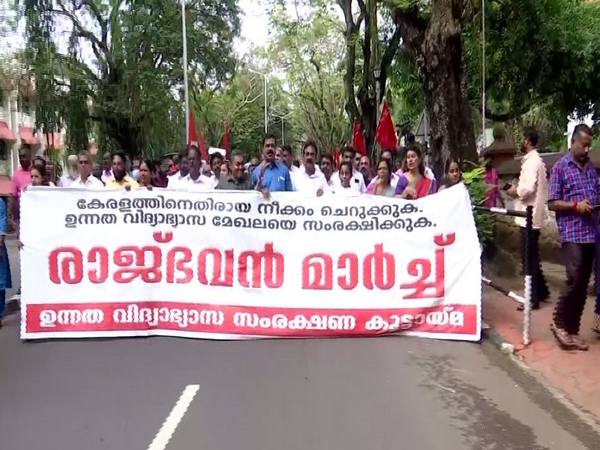 LDF members marching protest to Raj Bhavan (Photo/ANI)