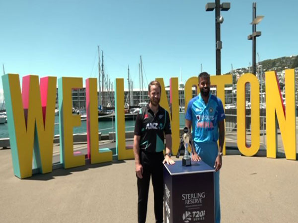 Kane Williamson and Hardik Pandya posing with trophy. (Photo- ANI)