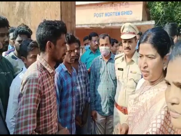 Andhra Home Minister Taneti Vanitha meets families of deceased (Photo:ANI)