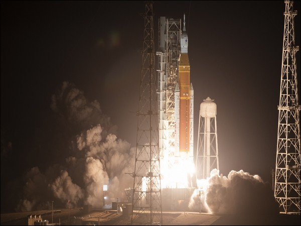 NASA's Artemis I mission at launch (Image Source: Twitter)