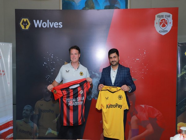 Russell Jones with Raghav Chhabra (photo: Wolverhampton Wanderers/Young Star Academy)