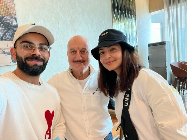 Anupam Kher, Anushka Sharma and Virat Kohli (Image Source: Twitter)
