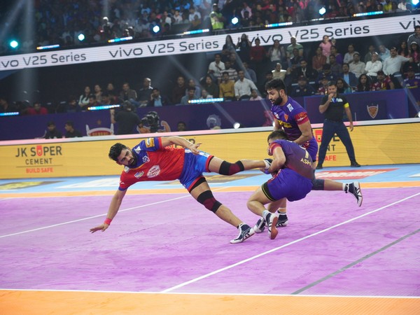 UP Yoddhas' Pardeep Narwal in action against Dabang Delhi KC in PKL (Image: PKL)