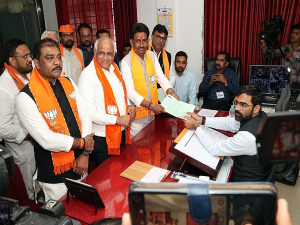 Alpesh Thakor files his nomination for the Gujarat polls. (Photo/ANI)