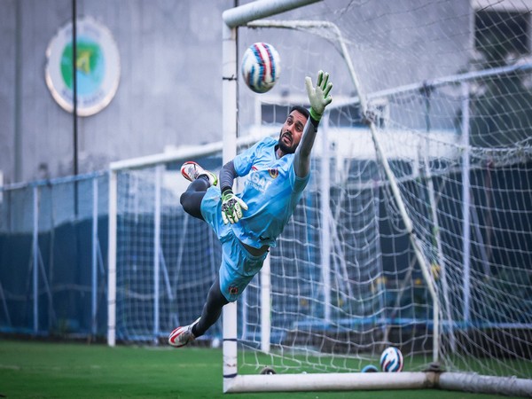 East Bengal FC goalkeeper during practice (Photo: Twitter@eastbengal_fc)