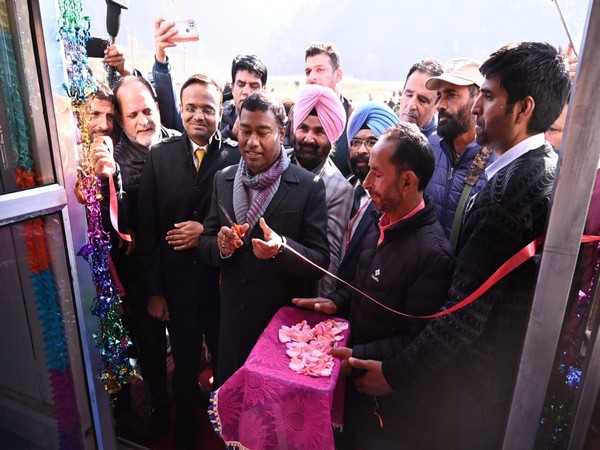 Union Minister of State for Petroleum, Natural Gas, Labour, and Employment Rameswar Teli inaugurates an E-Shram registration camp in Kupwara on Friday (Photo: Twitter @Rameswar_Teli) 