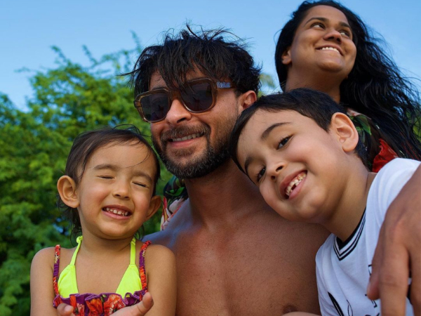 Aayush Sharma, Arpita Khan Sharma with kids (Image Source: Instagram)