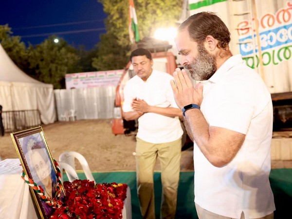 Rahul Gandhi paying tribute to Former PM Indira Gandhi (Photo/ANI)