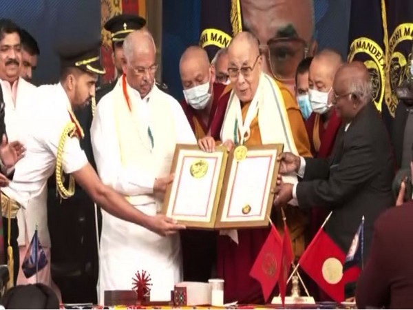 Himachal Pradesh Governor Rajendra Vishwanath Arlekar presenting award to spiritual leader Dalai Lama