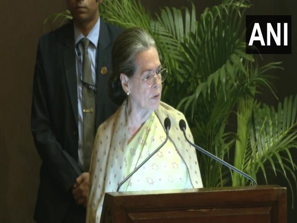  Former Congress President Sonia Gandhi at the Indira Gandhi Prize ceremony (Photo/ANI)