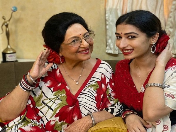 Tabassum with her granddaughter (Image source: Instagram)