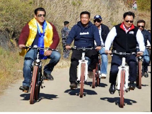 Salman Khan with Kiren Rijiju (Image source: Instagram)