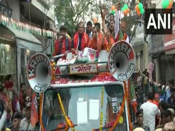 Assam Chief Minister Himanta Biswa Sarma holds road show in Ghonda area ahead of Delhi MCD elections 2022 (Photo/ANI)