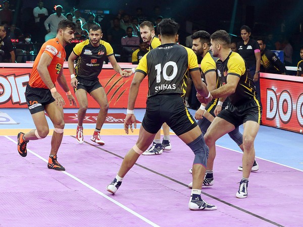 Telugu Titans in action against U Mumba in Pro Kabaddi League (Image: PKL)