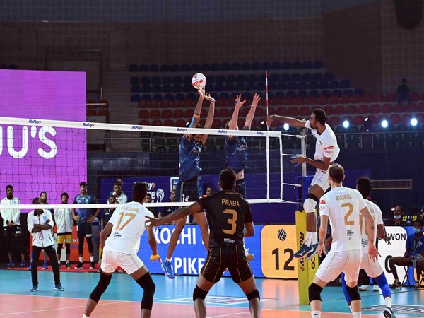 Volleyball players in action (Photo: Prime Volleyball League)