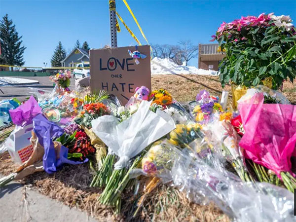 Flowers offered to the victims of the Colorado Shooting (Image Source: Twitter)