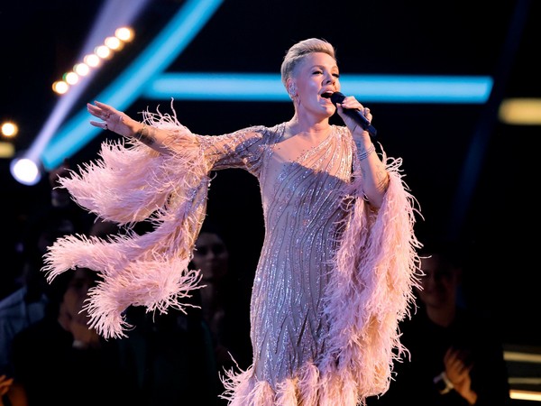 Pink performing at the AMAs 2022 (Image Source: Twitter)